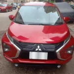 صورة لسيارة ليموزين فاخرة مخصصة للنقل بين المحافظات.