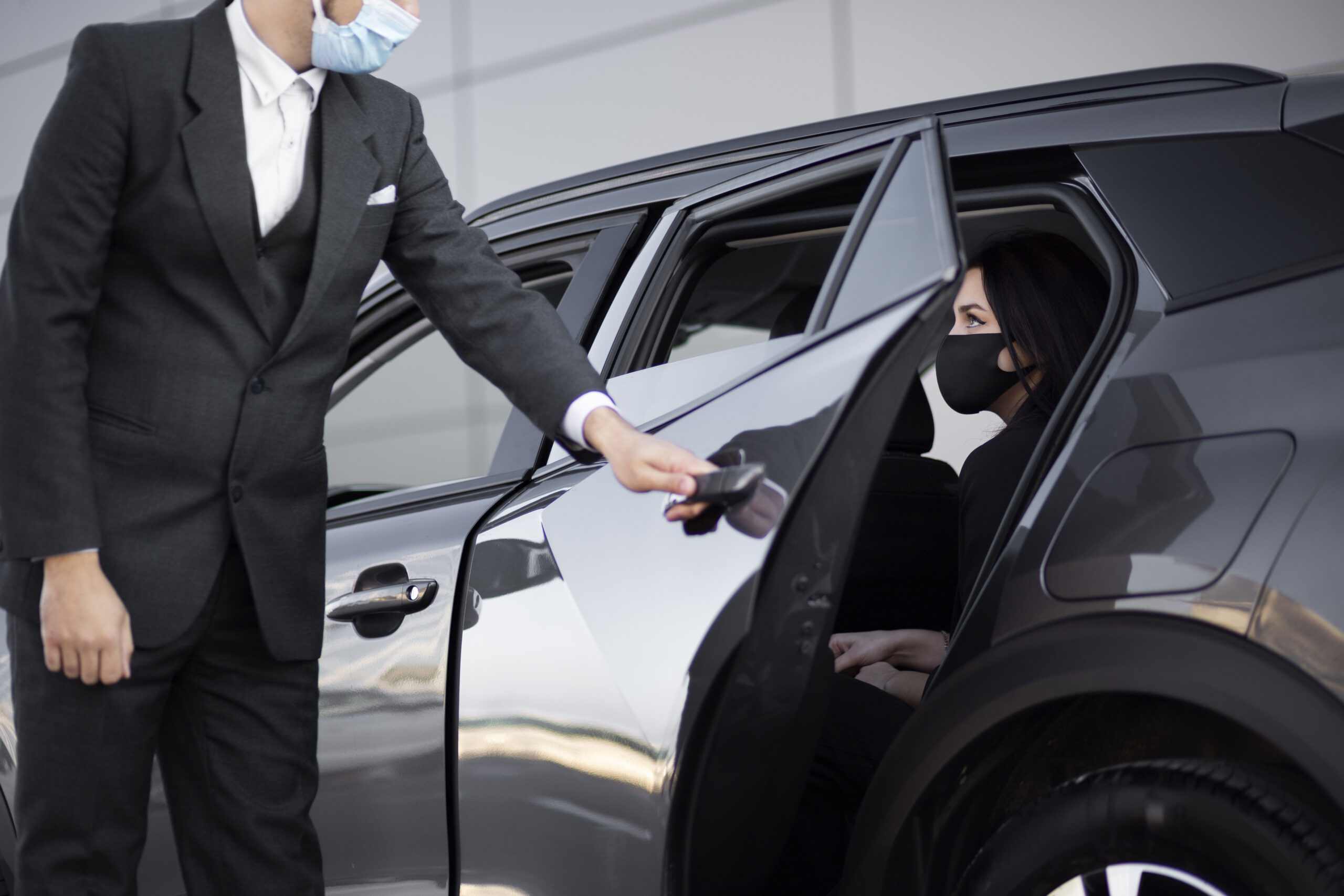 إيجار سيارات مع سائق